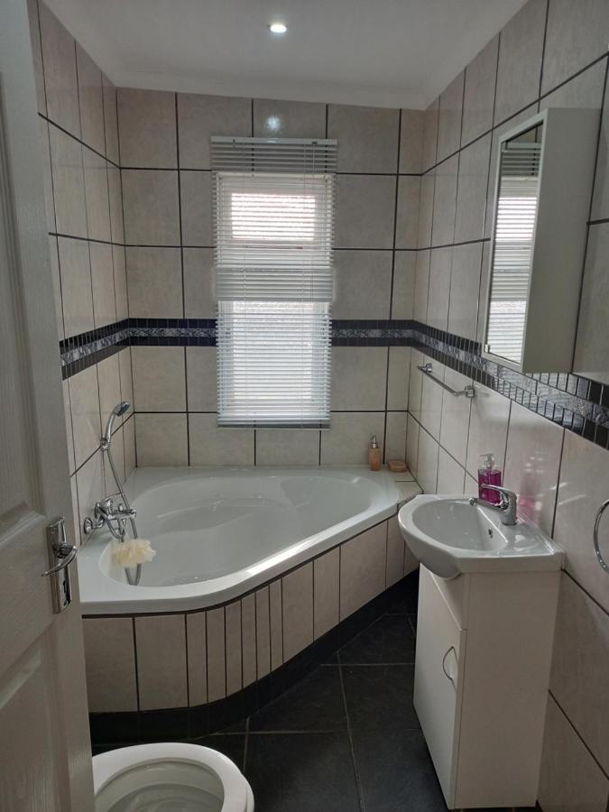 Friendz Guesthouse Knysna Ngoại thất bức ảnh